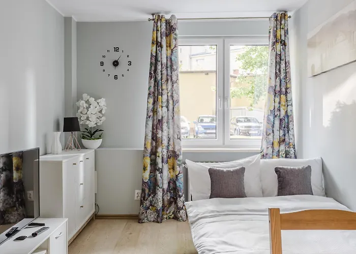 Libelta Quiet Charm By Bookinghost * Posen