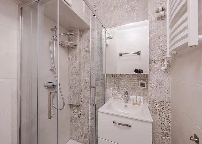 Libelta Quiet Charm By Bookinghost * Posen